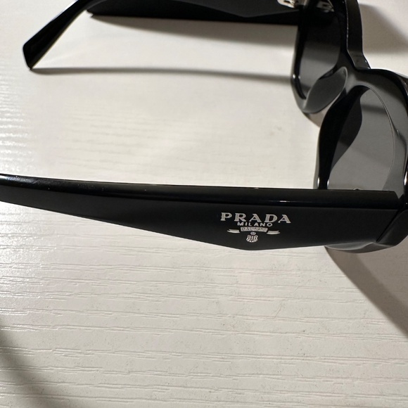 Prada sunglasses - Picture 4 of 5